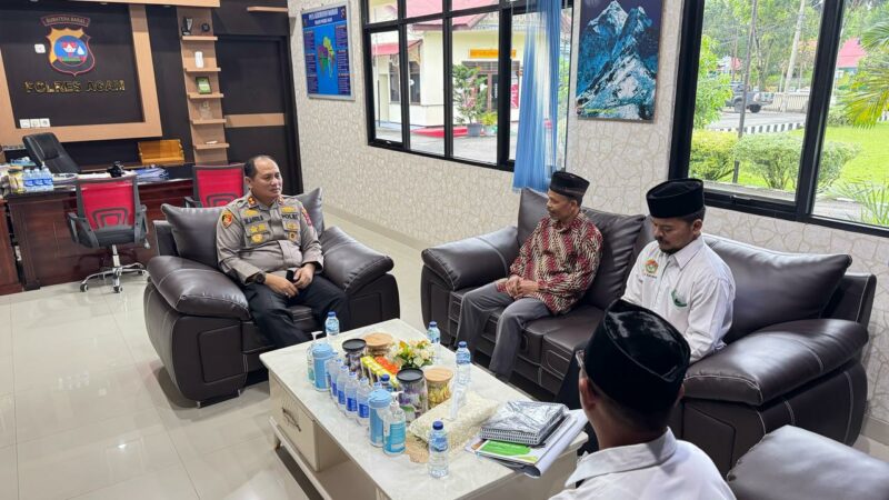 LDII Kabupaten Agam dan Kapolres Agam melakukan silaturahim di ruangan Kapolres Agam dalam rangka meningkatkan kualitas generasi muda