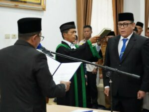 Bupati Tanah Datar, Eka Putra melantik Elizar sebagai Penjabat (Pj) Sekretaris Daerah (Sekda) Tanah Datar di Gedung Indo Jolito Batusangkar,