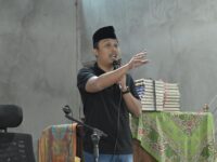 Safari Ramadan, Wagub Vasko Serahkan Bantuan di Masjid Tazkir Bela Negara Limapuluh Kota