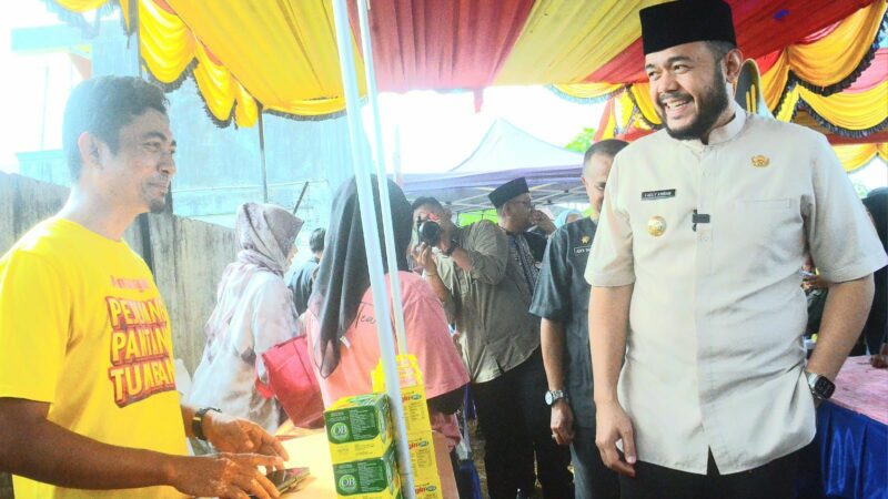 Tinjau Pasar Murah Pemko di Dadok Tunggul Hitam, Wako Fadly Amran Bagikan Voucher Sembako