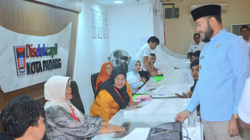 Pastikan Layanan Tetap Optimal di Bulan Ramadan, Wako Fadly Sidak Disdukcapil