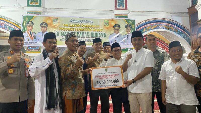 Wagub Vasko Ruseimy Serahkan Bantuan Rp50 Juta untuk Pembangunan Masjid Bersejarah Ampek Lingkuang