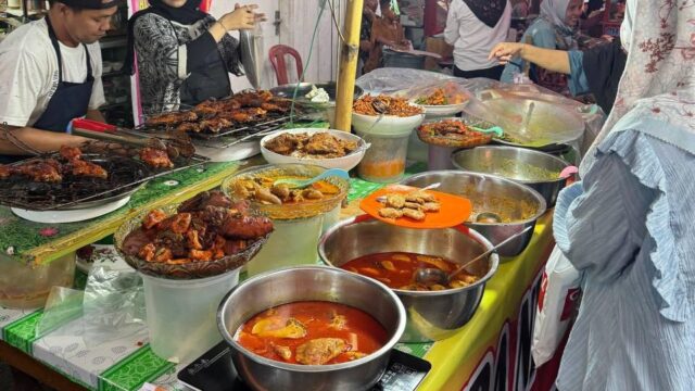 Electrifying Pabukoan Ramaikan Ramadan di Batusangkar, Pedagang Beralih ke Kompor Induksi