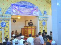 Salurkan Bantuan Rp15 Juta, Sekda Padang Pimpin Safari Ramadan ke Masjid Nurussalam Pasir Parupuk Tabing