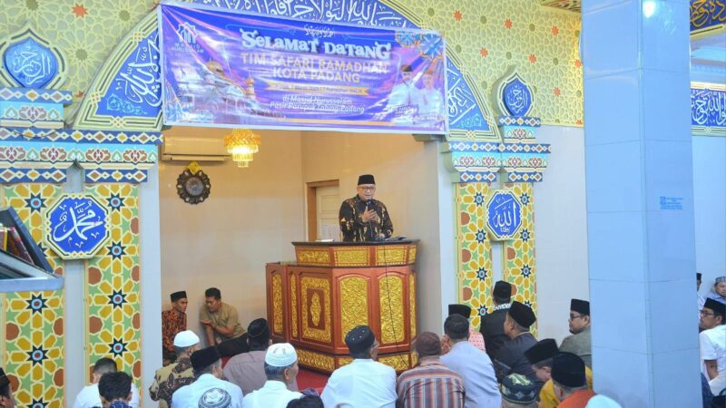Salurkan Bantuan Rp15 Juta, Sekda Padang Pimpin Safari Ramadan ke Masjid Nurussalam Pasir Parupuk Tabing