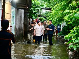 Presiden Prabowo Kunjungi Masyarakat Terdampak Banjir di Bekasi