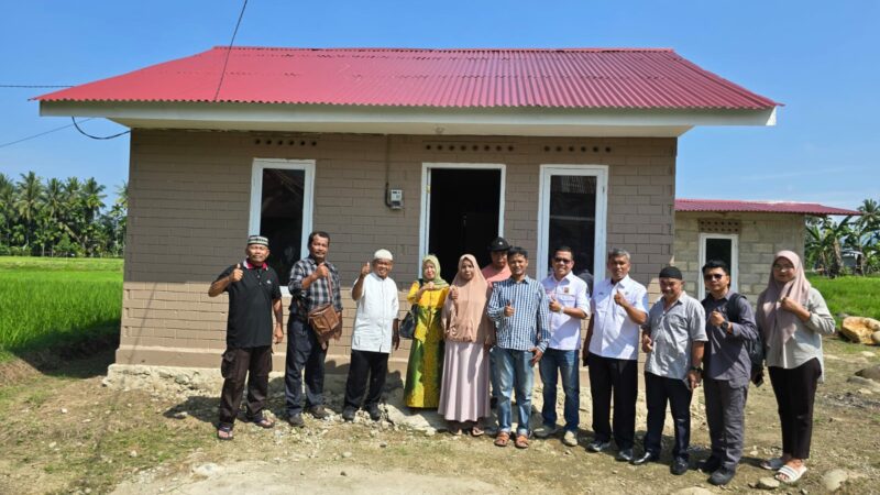 PT Semen Padang Komit Bantu Bedah Rumah Warga, Dukung Asta Cita Presiden dalam Pemerataan Ekonomi