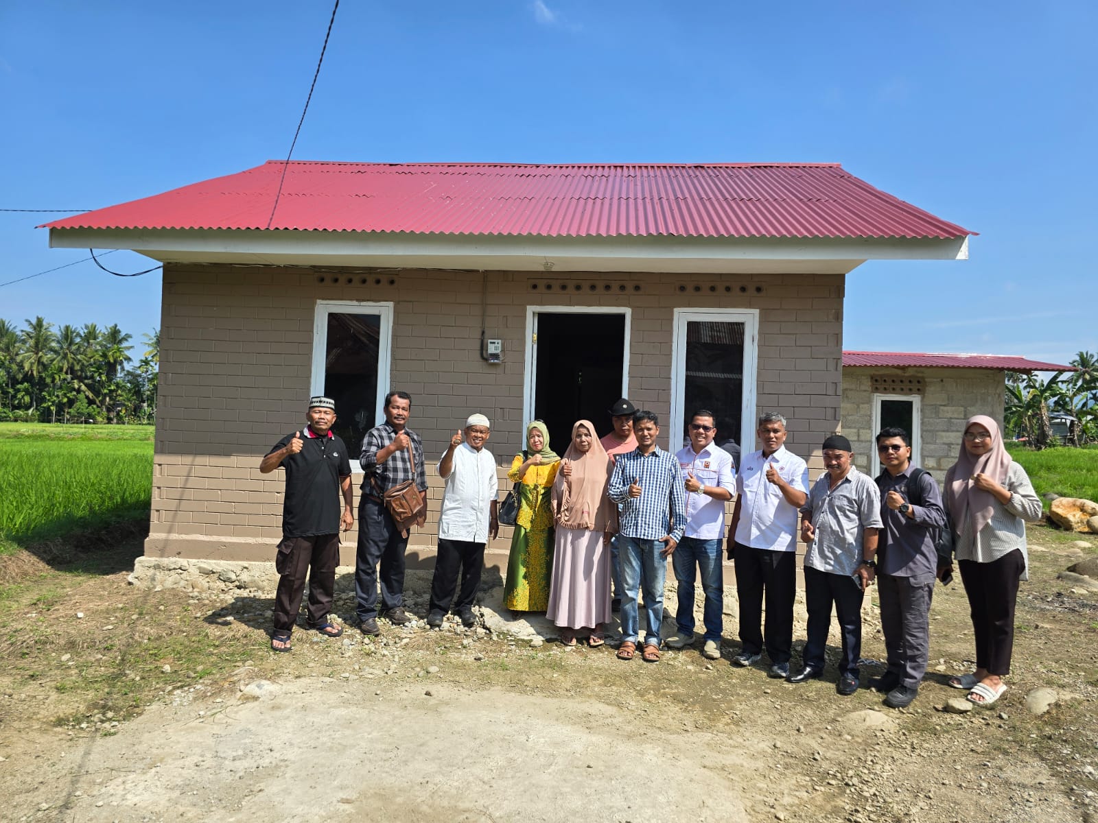 PT Semen Padang Komit Bantu Bedah Rumah Warga, Dukung Asta Cita Presiden dalam Pemerataan Ekonomi