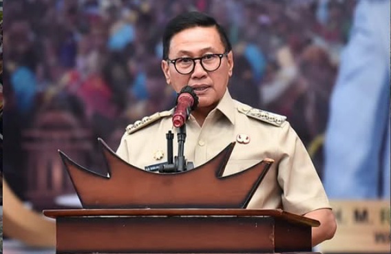 Wali Kota Bukittinggi, Ramlan Nurmatias membuka rapat kerja Pra Musyawarah Komisariat Wilayah (Muskomwil) I Apeksi