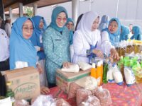 Ketua TP PKK Payakumbuh Resmikan Bazar Ramadan Gabungan Organisasi Islam