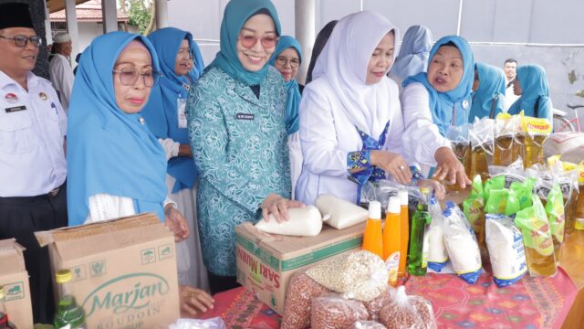 Ketua TP PKK Payakumbuh Resmikan Bazar Ramadan Gabungan Organisasi Islam