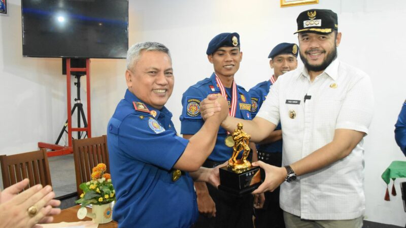 Fadly Amran Berikan Reward Tim Damkar Padang Juara di Ajang NFSC 2025