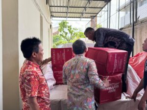 Pemprov Sumbar Salurkan 534 Kg Beras dan Kebutuhan Logistik untuk Warga Terdampak Banjir di Pesisir Selatan