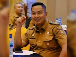 Tim Dubalang Kota Padang diserahkan ke masing-masing kecamatan usai dikukuhkan. Tim Dubalang Kota ini akan menegakkan peraturan daerah