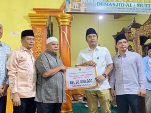 Safari Ramadan di Pasaman Barat, Wagub Vasko Salurkan Bantuan untuk Masjid