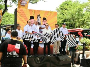 Ketua Harian DPP Gerindra yang juga Wakil Ketua DPR RI, Sufmi Dasco Ahmad dan anggota DPR Andre Rosiade melepas 100 bus mudik gratis