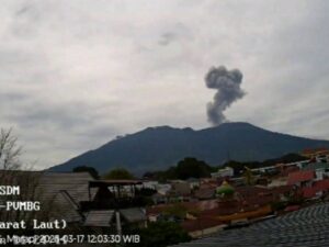 Gunung Marapi di Sumatra Barat kembali mengalami erupsi pada Senin (16/3/2025) sekitar pukul 11.20 WIBDilansir dari situs Magma Indonesia