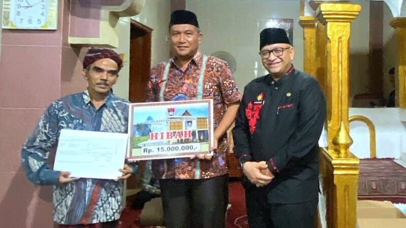 Safari Ramadan ke Masjid Nurul Islam Lubuk Buaya, Sekda Padang Ajak Warga Ciptakan Lingkungan Aman