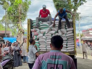 Ketum PAN Intruksikan Kader Berbagi Pangan, Arisal Aziz Salurkan 250 Ton Beras di Sumbar