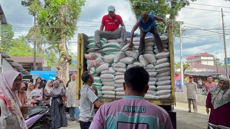 Ketum PAN Intruksikan Kader Berbagi Pangan, Arisal Aziz Salurkan 250 Ton Beras di Sumbar