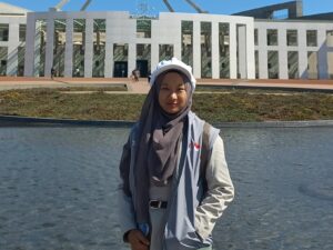 Bukan Sekadar Komparasi: Upaya Menolak Bisik-Bisik dalam Demokrasi