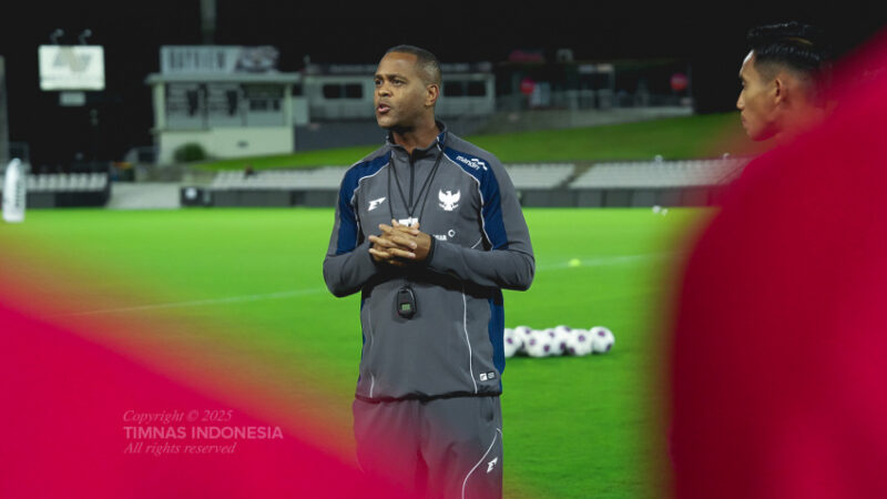 Pimpin Latihan Perdana, Kluivert Optimis Timnas Curi Poin di Kandang Australia