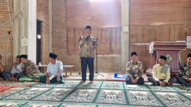 Jelang Lebaran, Bupati Pasbar Yulianto Kebut Kunjungi 3 Masjid