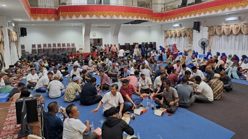 Resmi Dilantik, Bupati dan Wabup Pasbar Gelar Tasyakuran dan Buka Puasa Bersama Warga