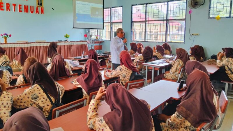 Perangi Narkoba, Kesbangpol Pessel Sambangi SMKN 1 Tarusan