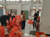 Volume pengiriman di PT Pos Indonesia Kantor Cabang Utama Padang meningkat hingga 30 persen memasuki awal Ramadan 1446 Hijriah.