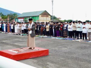 Ribuan Jemaah Tunaikan Salat Id di Bancalaweh
