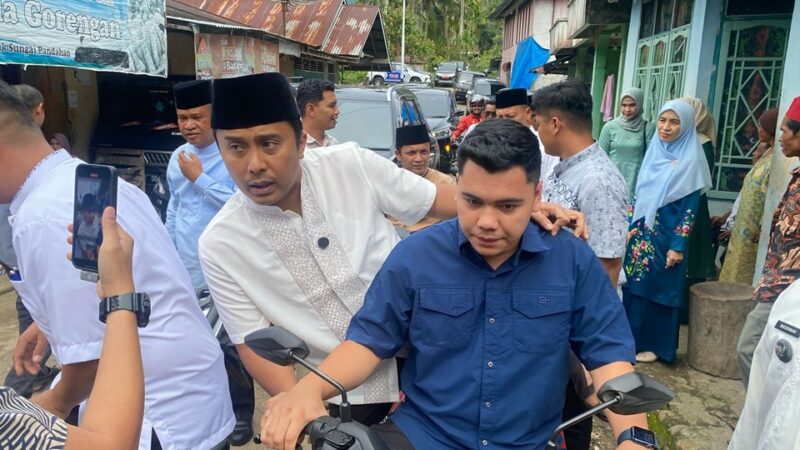 Wagub Vasko Gunakan Sepeda Motor Lewati Jalan Sempit Temui Warga Terpencil di Pasaman
