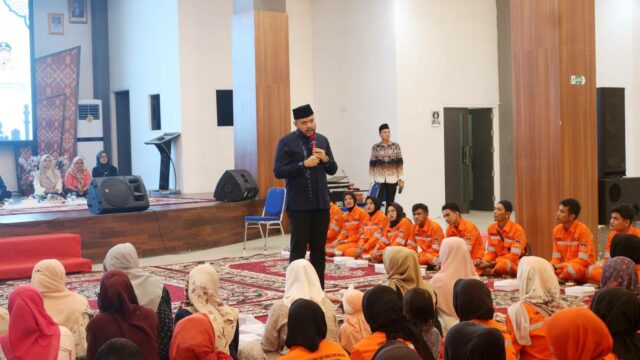 Buka Bersama 500 Pasukan Oranye, Wako Padang Janjikan Bonus Jika Raih Adipura