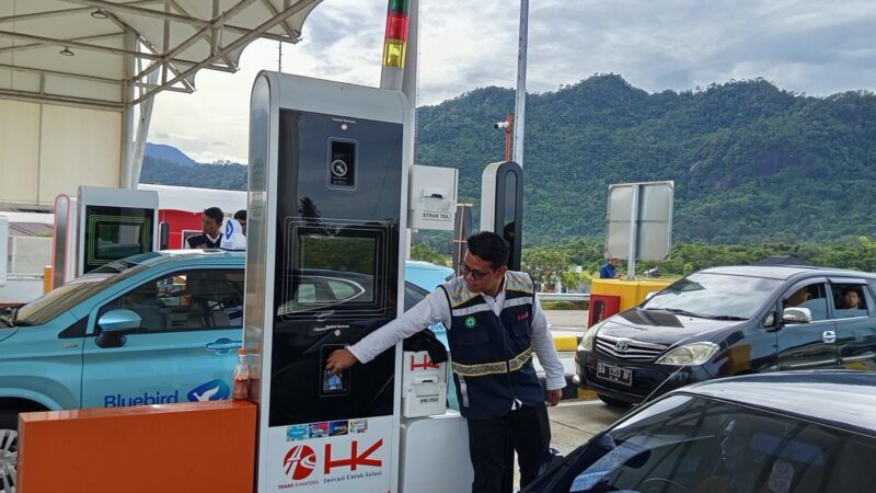 Volume Kendaraan di Tol Padang-Sicincin Meningkat Hari Kedua Lebaran, 9.062 Mobil Melintas