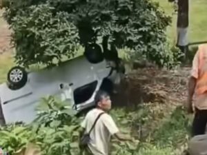 Kecelakaan Beruntun di Silaing Bawah, Truk Tabrak 4 Mobil dan 3 Sepeda Motor