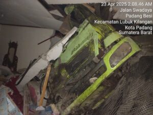 Truk CPO Rem Blong Tabrak Rumah Warga di Lubuk Kilangan, 2 Balita Meninggal Dunia