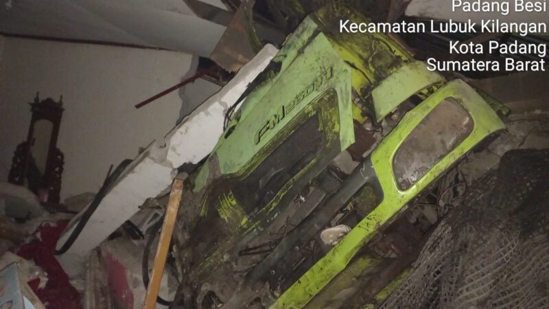 Truk CPO Rem Blong Tabrak Rumah Warga di Lubuk Kilangan, 2 Balita Meninggal Dunia