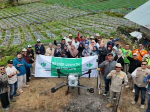 Mekanisasi Pertanian di Alahan Panjang: Drone Mulai Diuji Coba untuk Tingkatkan Efektivitas Produksi