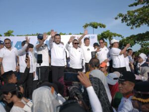 Berhadiah Umrah, Ribuan Warga Padang Antusias Ikuti Jalan Santai Blue Ocean Minang Run 2025