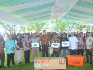 Wako Padang Serahkan Sarpras Perikanan Tangkap Sejumlah KUB Nelayan