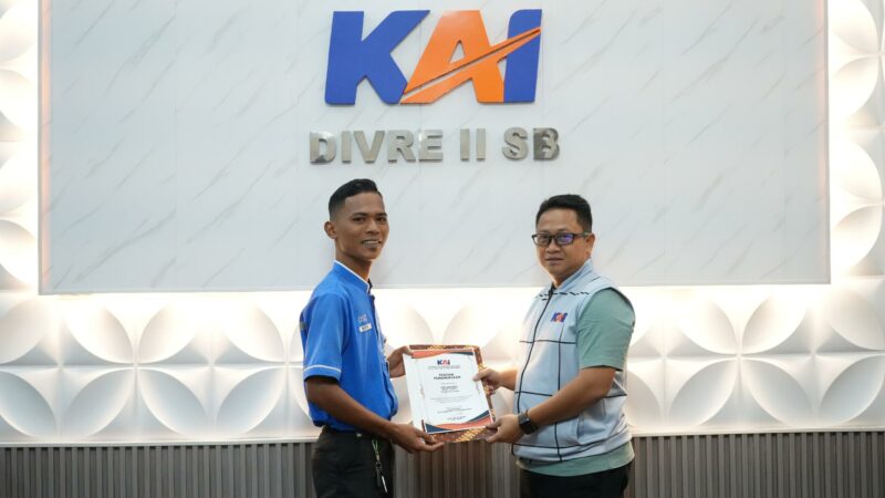 KAI Divre Sumbar Apresiasi Petugas Kebersihan Stasiun yang Selamatkan Nyawa ODGJ