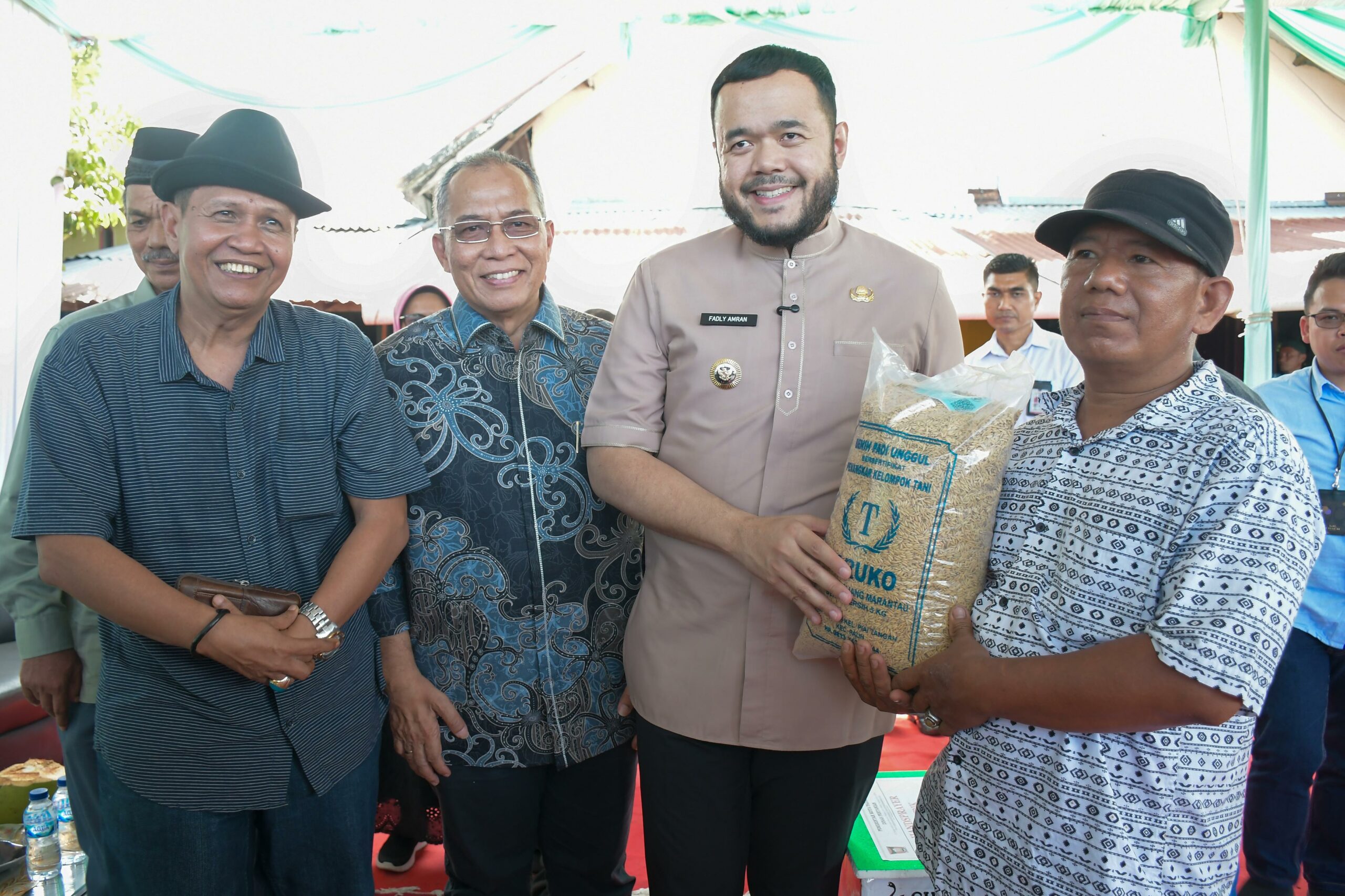 Serahkan Benih Unggul, Wako Padang: Bantuan Semen Padang Perkuat Ketahanan Pangan