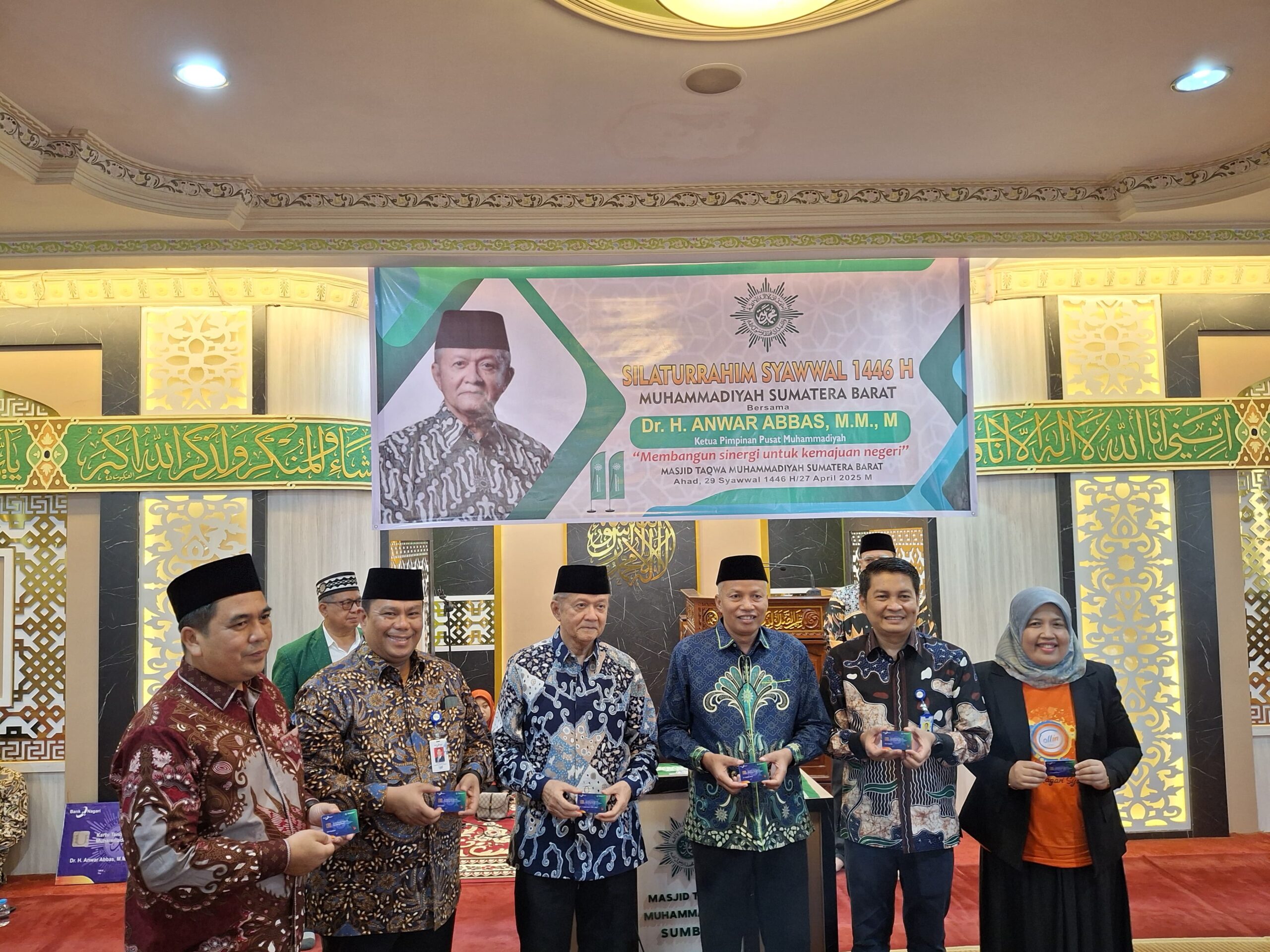 Silaturahmi Syawal Muhammadiyah, Bank Nagari Simbolis Serahkan Nagari Card