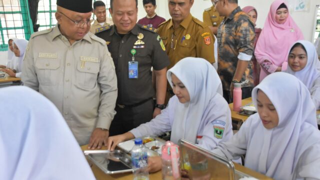 Agam Mulai Program Makan Bergizi Gratis