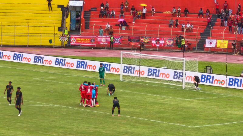 Semen Padang Menang Dramatis 3-2 atas PSIS, Dua Gol Dianulir VAR