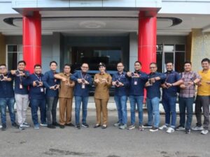 Pertemuan Wakil Ketua Komisi VI DPR RI Andre Rosiade, Bupati Dharmasraya Annisa Suci Ramadhani dan Direktur Utama (Dirut) Telkomsel Nugroho,