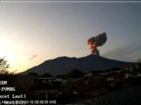 Gunung Marapi yang terletak di Kabupaten Agam dan Tanah Datar di Sumatra Barat (Sumbar) kembali mengalami erupsi pada Sabtu (19/4/2025)