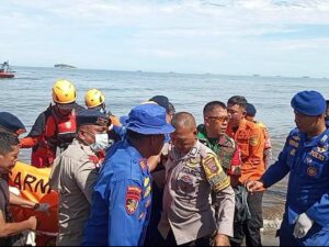 Seorang remaja yang terseret ombak di Pantai Ujung Batu, Kelurahan Pasie Nan Tigo, Kecamatan Koto Tangah, Kota Padang, pada dua hari lalu