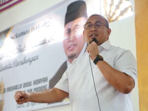 Wakil Ketua Komisi VI DPR RI Andre Rosiade menyalurkan berbagai bantuan kepada masyarakat Sumatra Barat (Sumbar) pada Sabtu (26/4/2025).