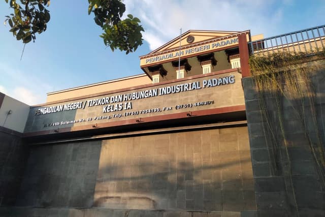 Sidang Perdana Kasus Pemalsuan Cek di Padang, Terdakwa Terancam 4 Tahun Penjara